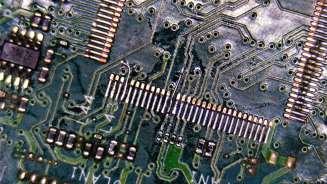 Baiki trace board bawah mikroskop
