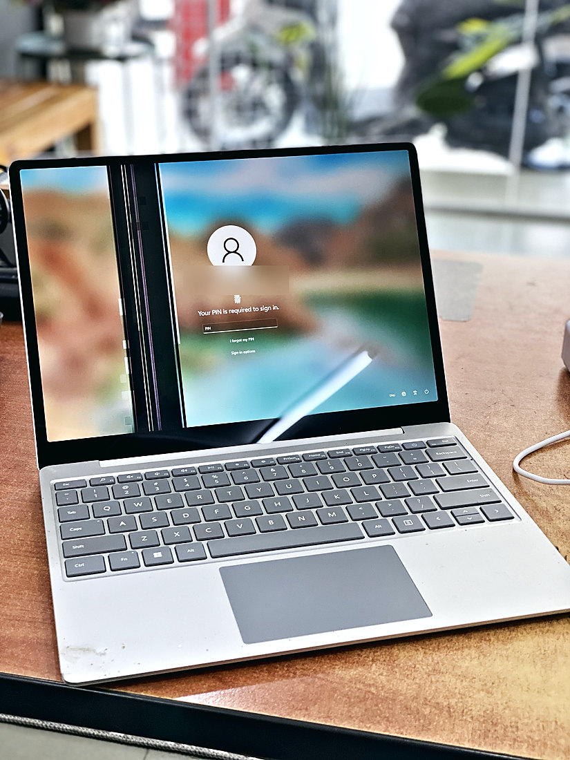 Skrin Surface bergaris, sedia untuk ditukar