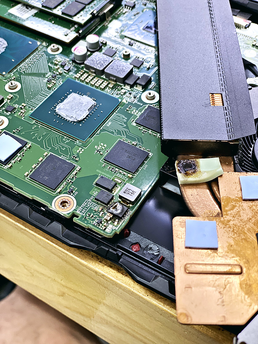 Komponen terbakar pada board laptop gaming